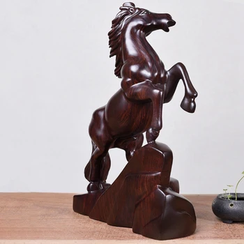 Moderna Umjetnost Čvrsta Drvena Skulptura Čvrsti Drveni Konj na Kip Uspjeh Kućni Ured Bar Ukras Kip Životinje